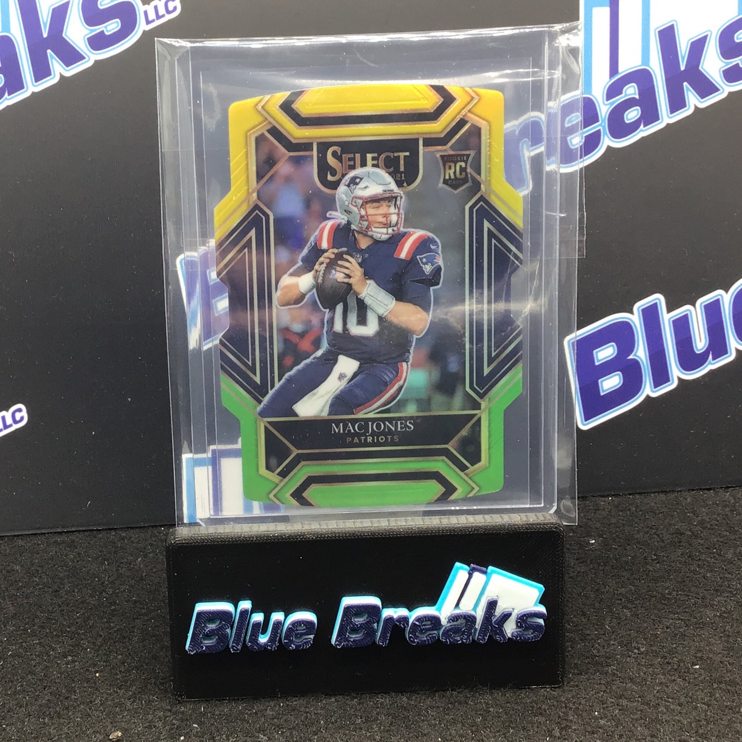 2021 Panini Select - Mac Jones - New England Patriots - 251 - Green & Yellow Die Cut