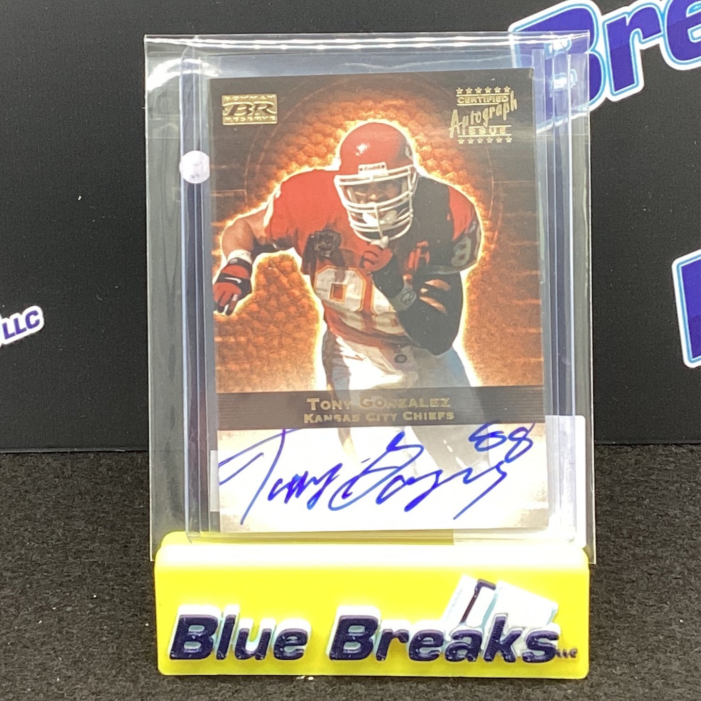 2000 Bowman Reserve Tony Gonzalez certified autograph issue