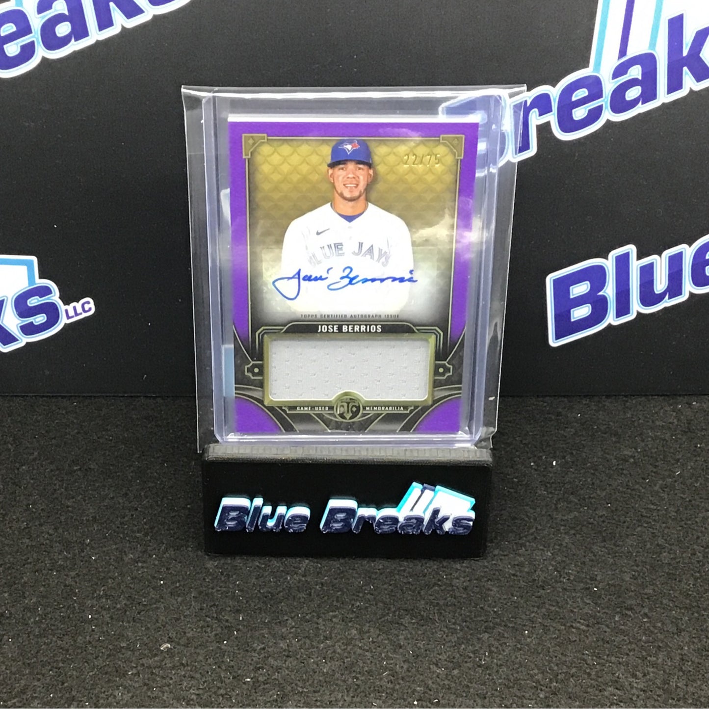 2022 Topps Triple Threads - Jose Berrios - Autograph Single Jumbo Relic Card - Toronto Blue Jays - 22/75 - Autograph