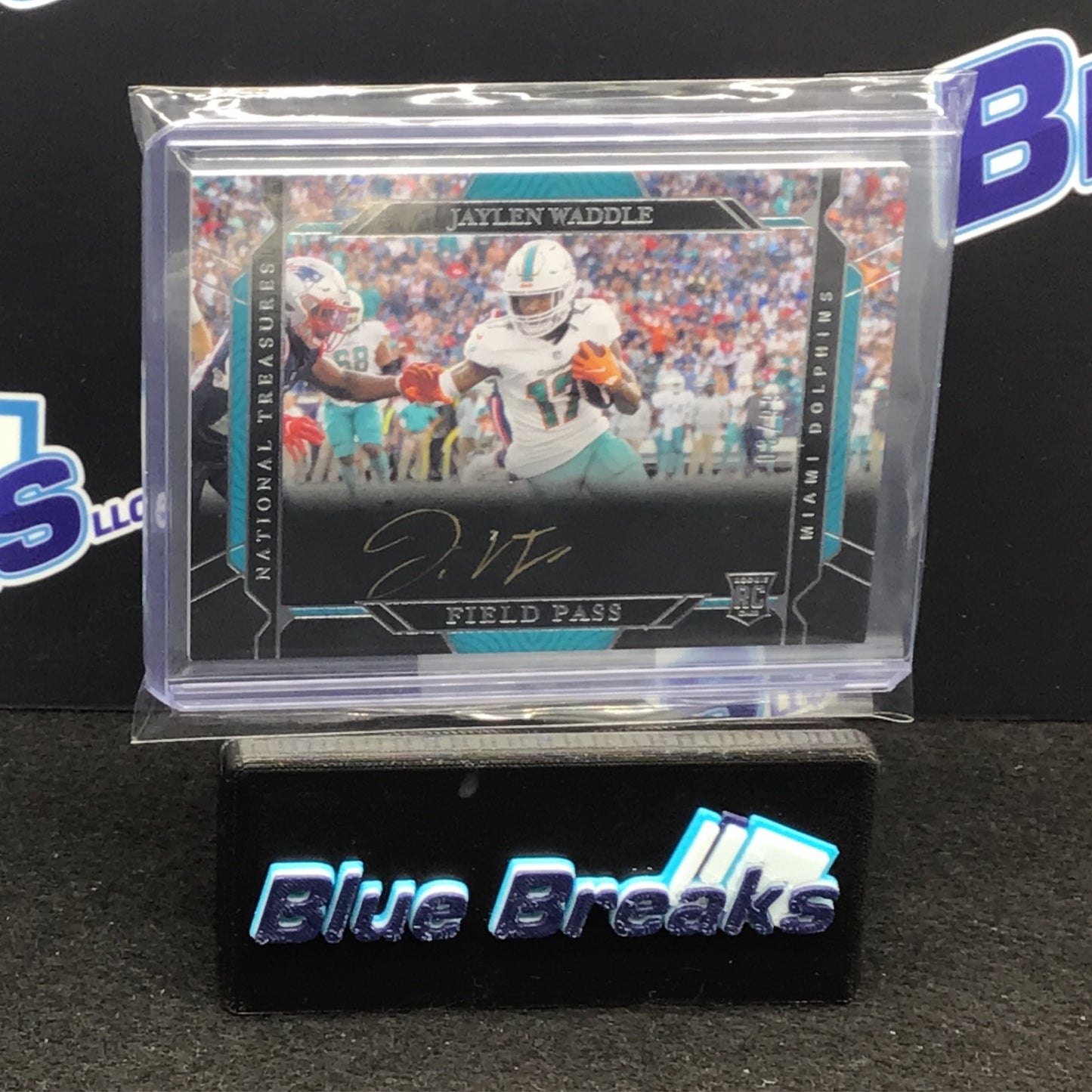 2021 Panini National Treasures - Jaylen Waddle - Field Pass - Gold Auto - Miami Dolphins - 03/99