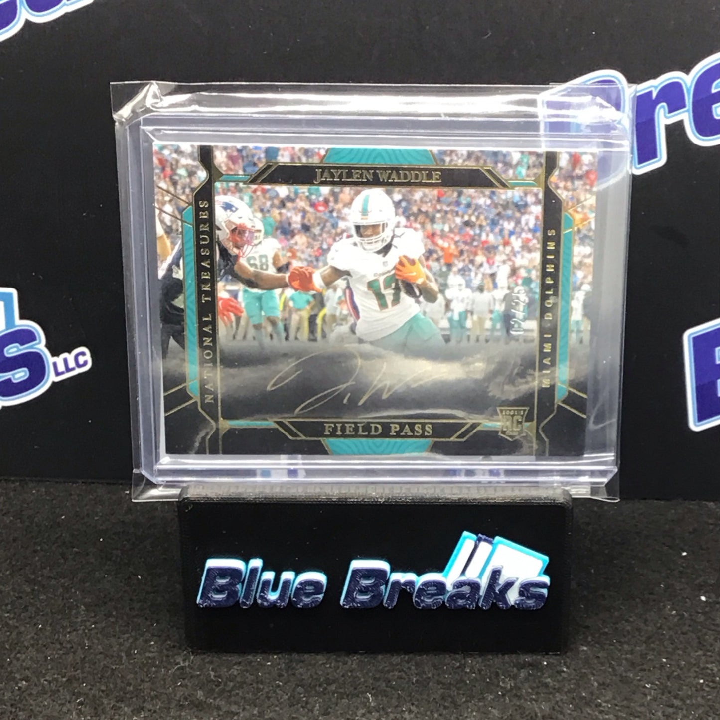 2021 Panini National Treasures Field Pass Gold Jaylen Waddle auto 02/25 #FP-JW Dolphins