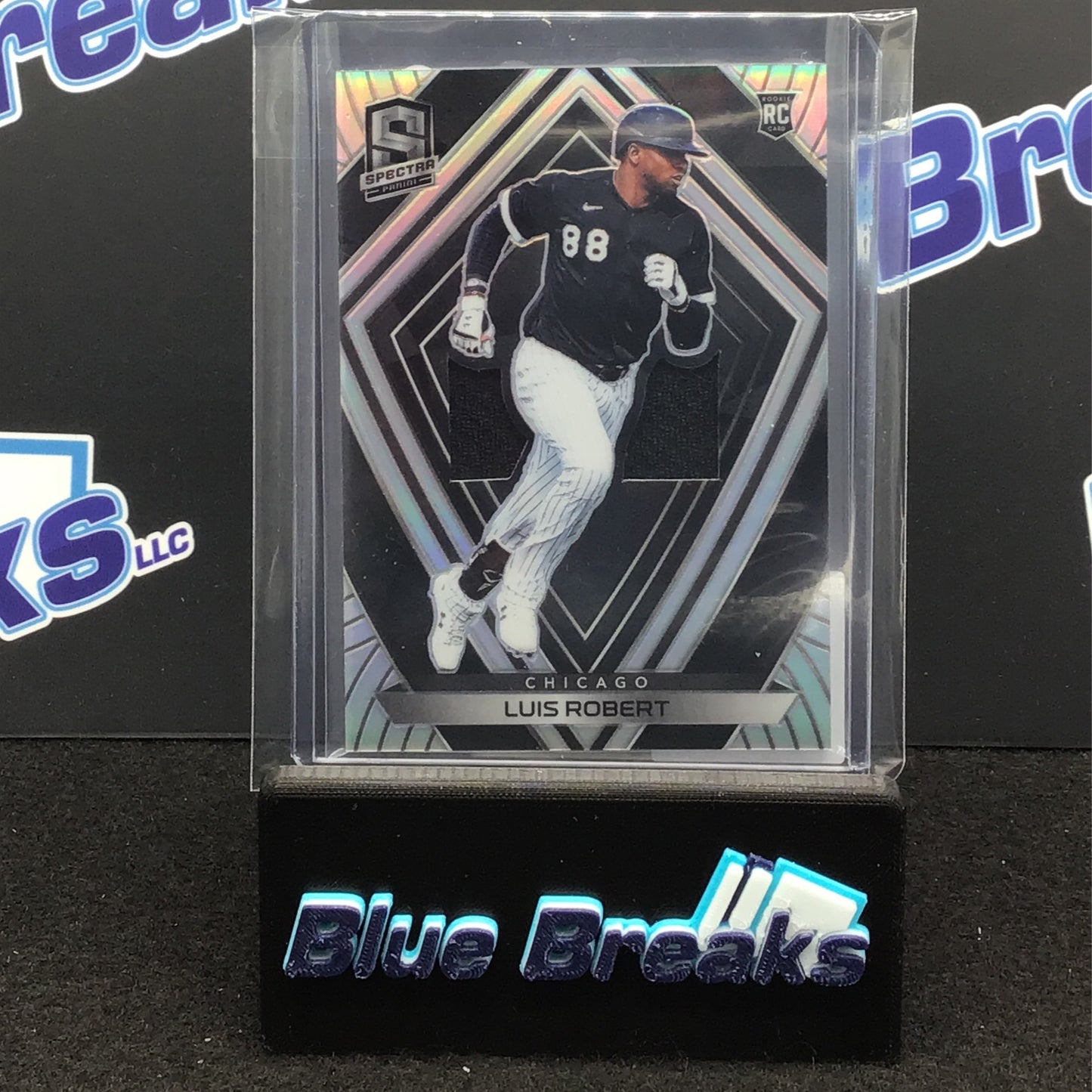 2020 Panini Chronicles Spectra Prizm Luis Robert RC #28 White Sox