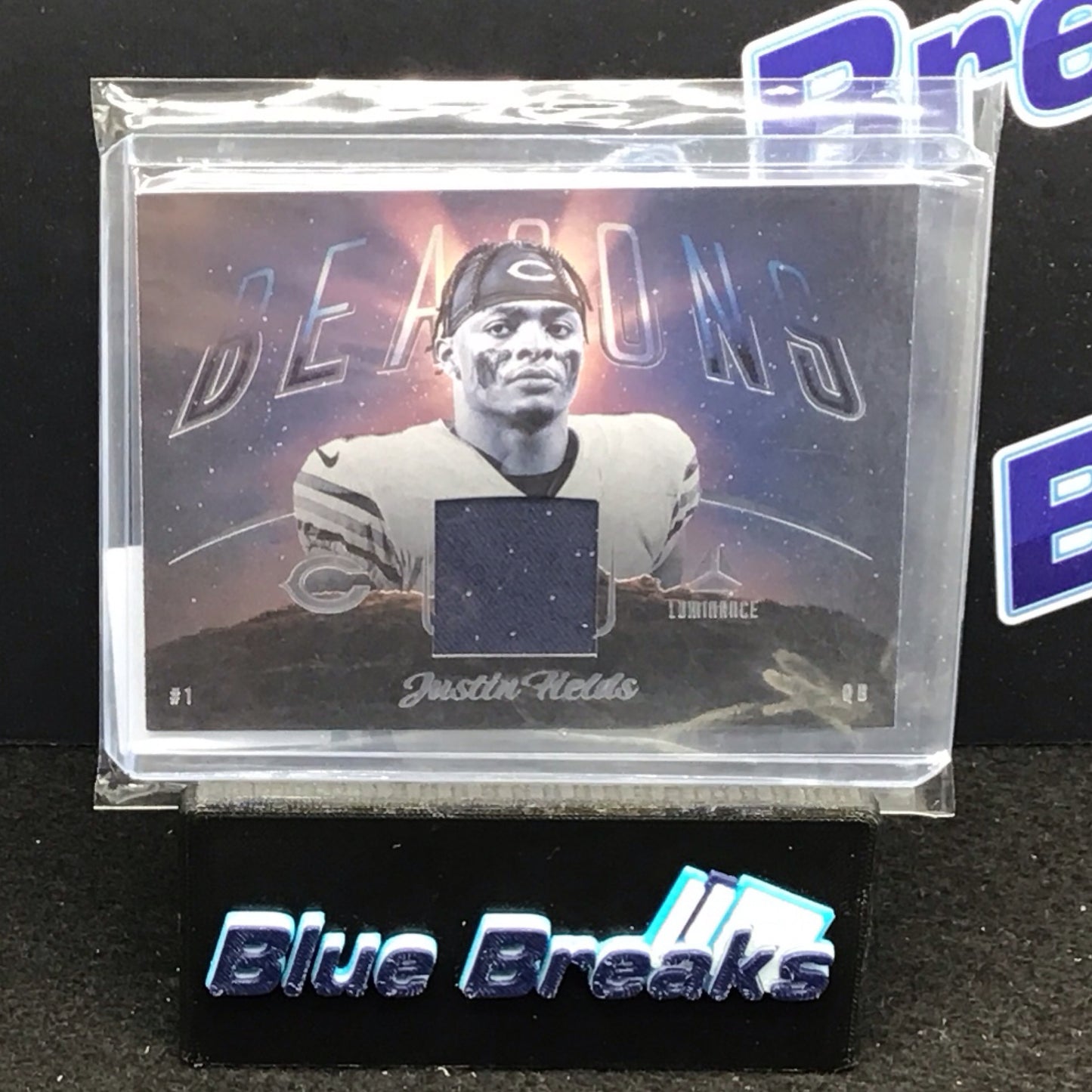 2023 Panini Luminance Beacons Relics Justin Fields #B-4 - Chicago Bears