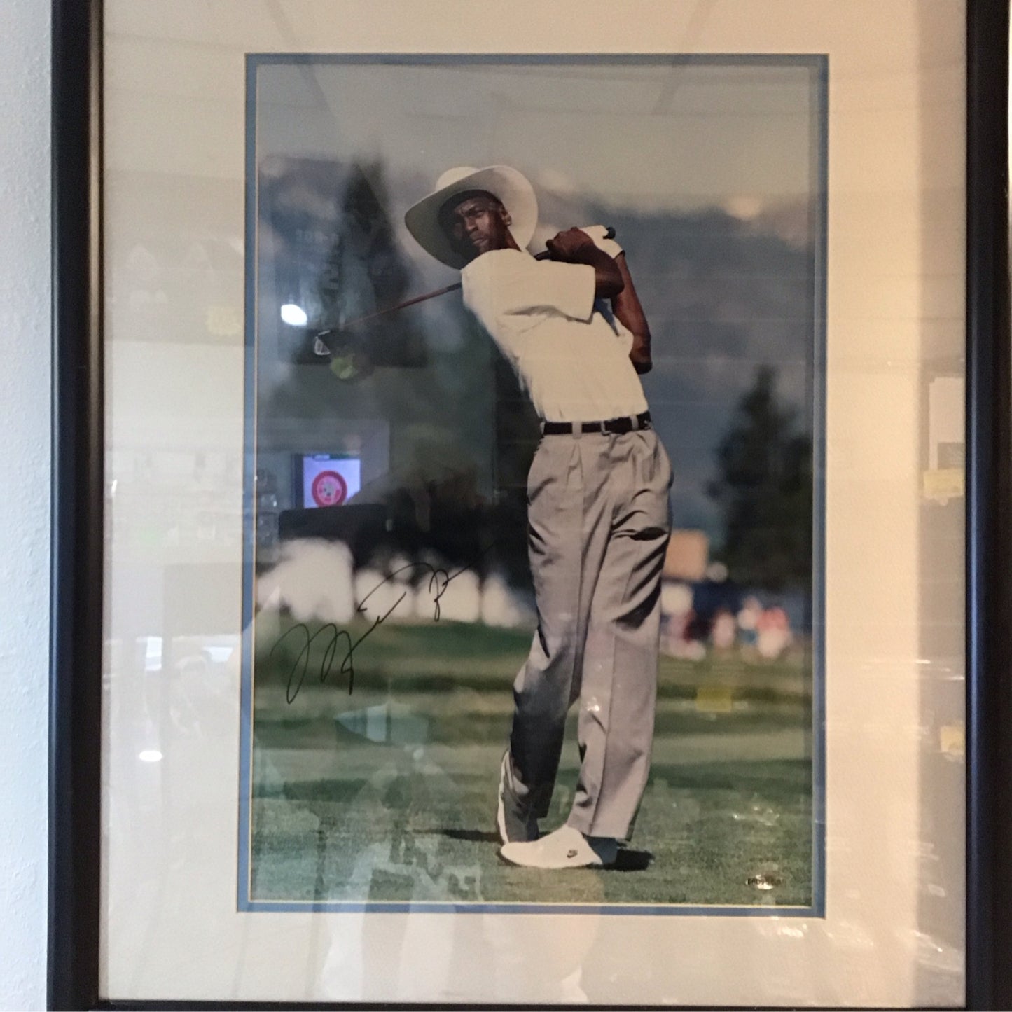 Michael Jordan Golfing photo & Auto - Framed - Upper Deck Cert