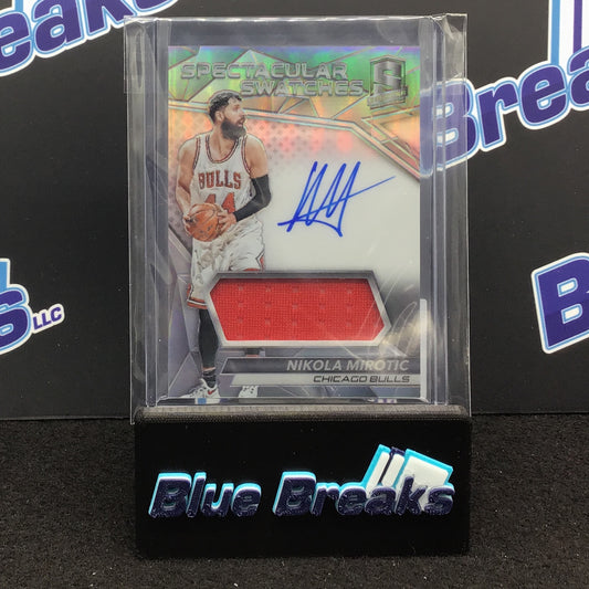 2016-17 Panini Spectra Spectacular Swatches auto relic 35/99 #SS-NMT Bulls