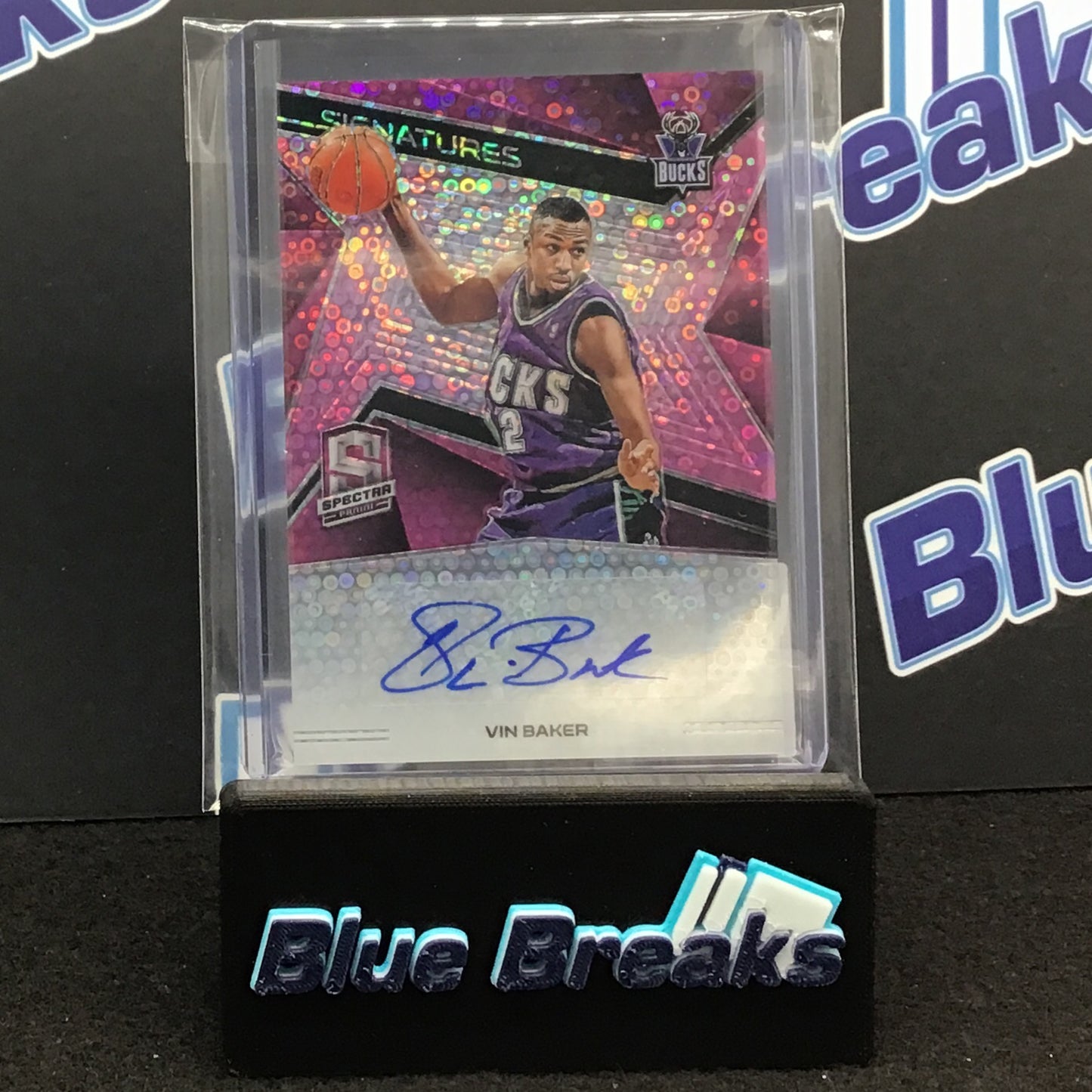 2018-19 Panini Spectra Pink Disco Vin Baker auto 18/25 #SG-VBK Bucks