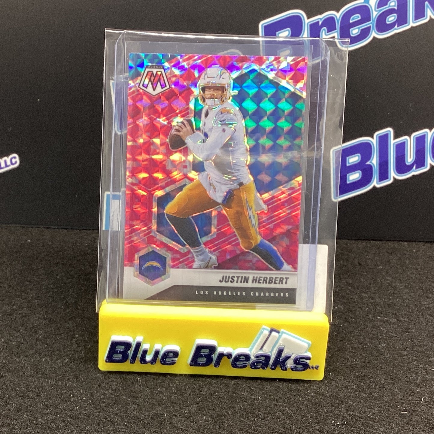 2021 Panini Mosaic Pink Justin Herbert