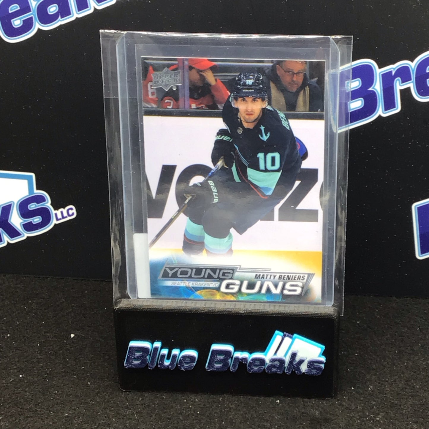 2022-23 Upper Deck Series 1 Young Guns Matty Beniers #213 Kraken