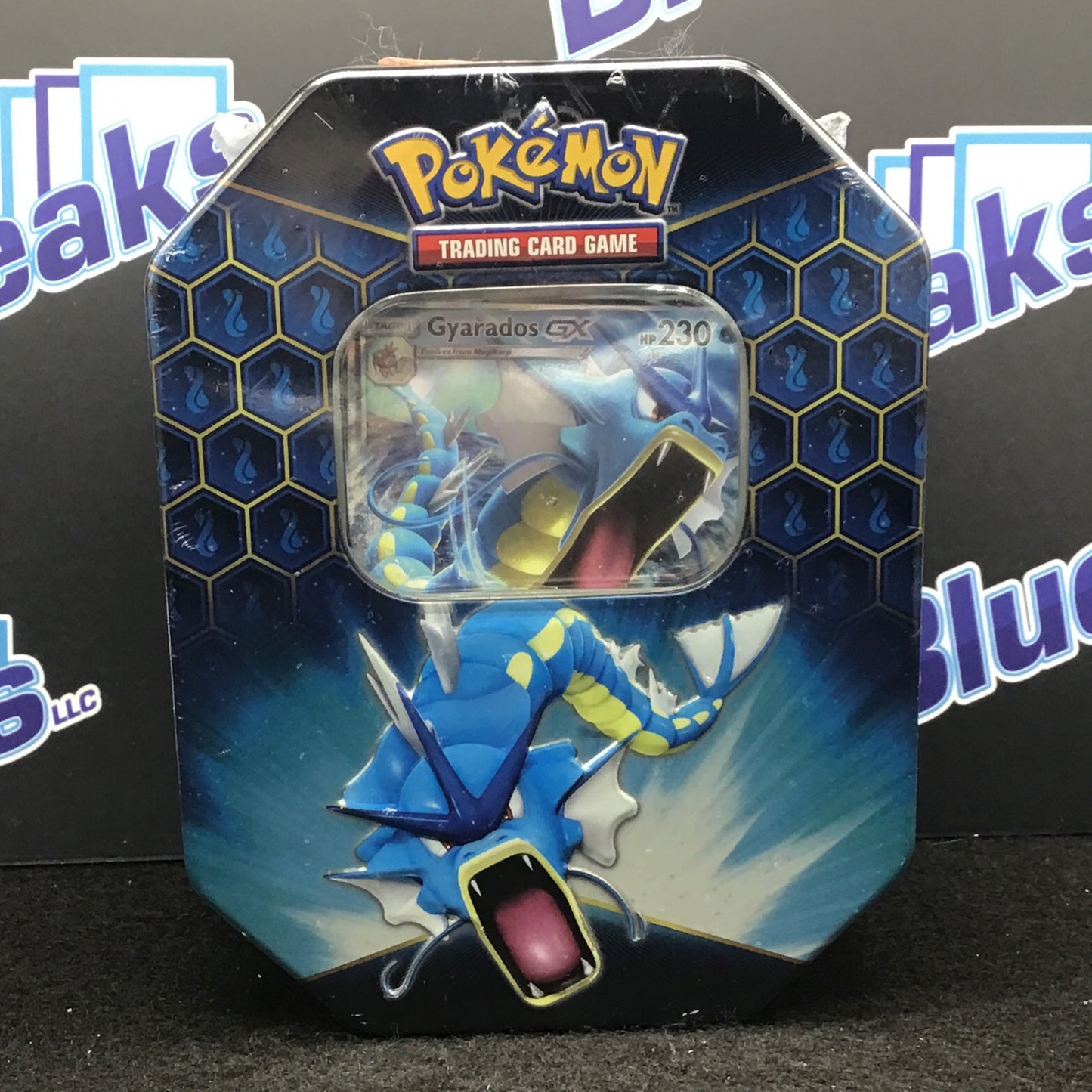 Pokémon Hidden Fates Gyarados tin