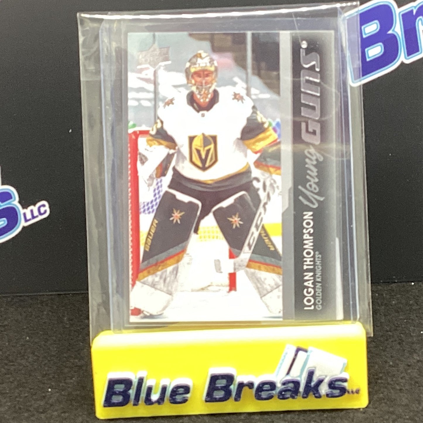 2021-22 Upper Deck Series 1 Young Guns Logan Thompson 219